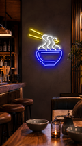 Mavi noodle kasesi neon led tabela, Asya mutfağı restoranında