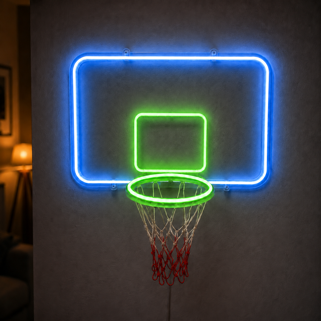 Mavi ve yeşil neon basketbol potası, oturma odası duvarında